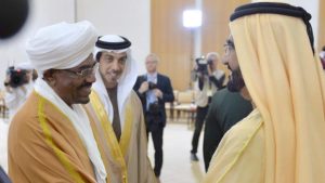 Omar Al Bashir y el Ministro de los EAU