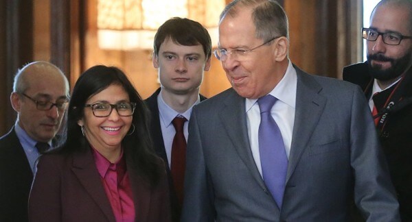 Cancilleres Rodriguez y su homólogo Serguéi Lavrov.