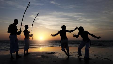Capoeira en Gambia: Un arte nacido entre la servidumbre y el exilio