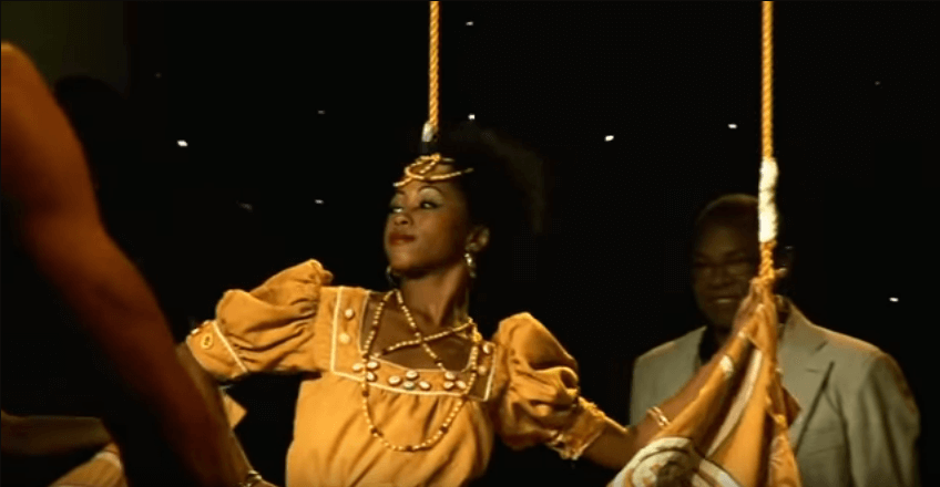 Escena del baile, uno los orishas Adalberto disfrutando tal momento