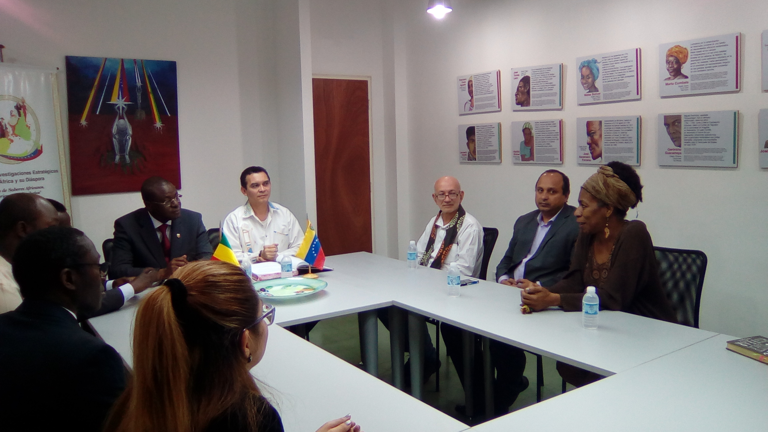 Profesora Beatriz Aiffil agradeciendo en nombre del Instituto
