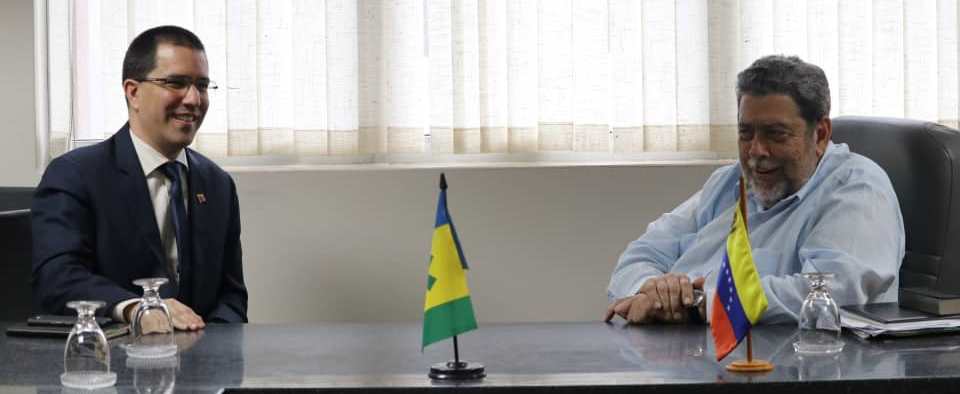 Canciller Arreaza con el primer Ministro Ralph Gonsalves