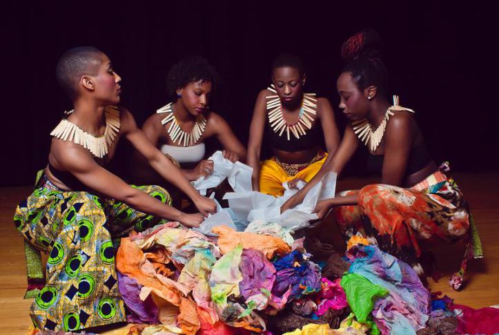 Imagen de The Clothesline una exposición multimedia interactiva