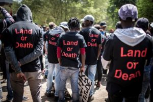 Manifestantes pro distribución de tierras en Sudáfrica