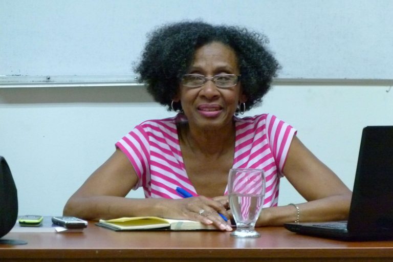 Profesora e Investigadora Casimira Monasterio en su ponencia sobre la Sociedad Secreta Abakuá de Cuba