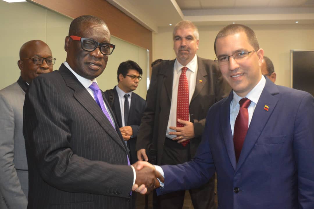 Canciller Arreaza con el Presidente de la Corporación Nacional de Petróleo de Ghana K.K. Sarpong