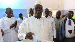 Macky Sall deposita su voto