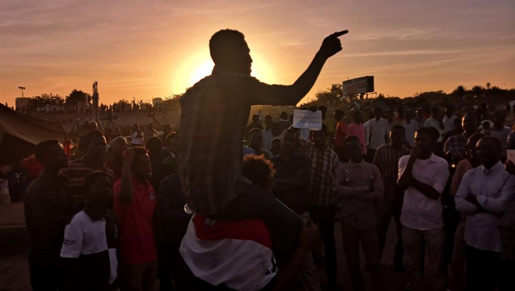 Protestas ante el cuartel general del ejército en Jartum 15 de abril 2019