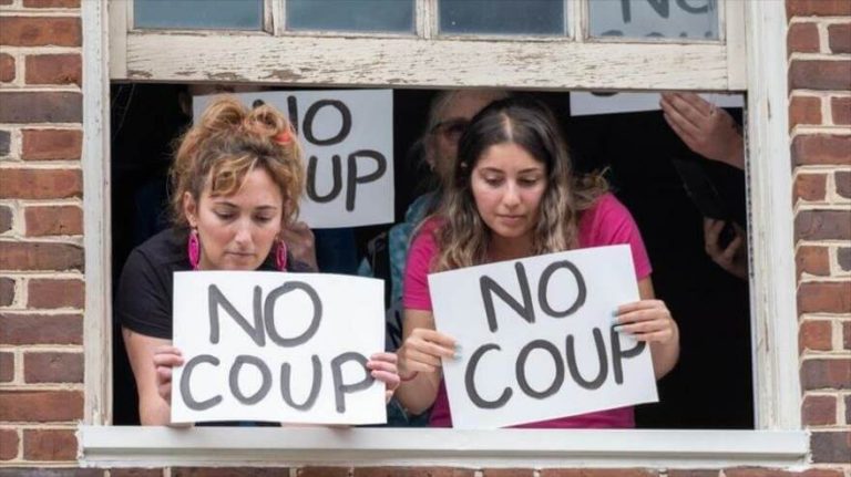 Activistas en la embajada venezolana en EEUU