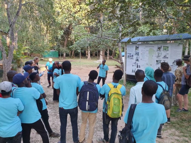 Educación y turismo para la defensa del patrimonio en Zanzíbar