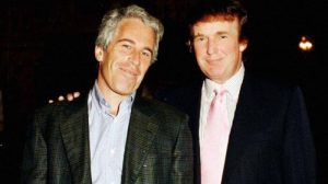 Jeffrey Epstein y Donald Trump en una fiesta en Mar a Lago en 1997