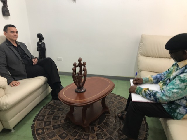 Mbella Mbella y Reinaldo Bolivar