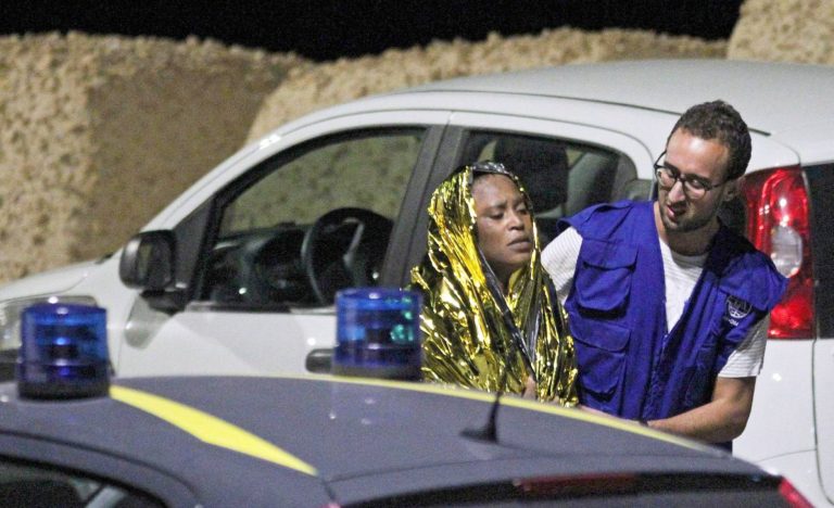 Una superviviente del naufrago frente a Lampedusa