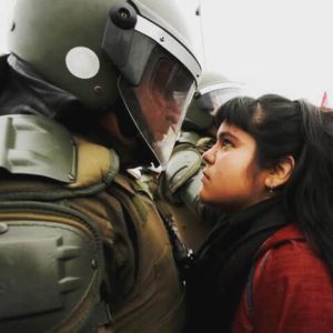 Niña frente a un caribenero