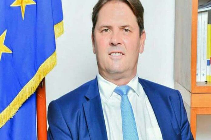 Oliver Nette expulsado de Benín