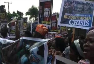 Nigerianos dan ultimátum a Francia por su apoyo al terrorismo