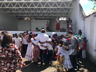 La Muchachera de la maestra Luisin 