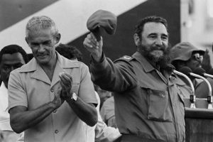 Fidel y Michael Manley