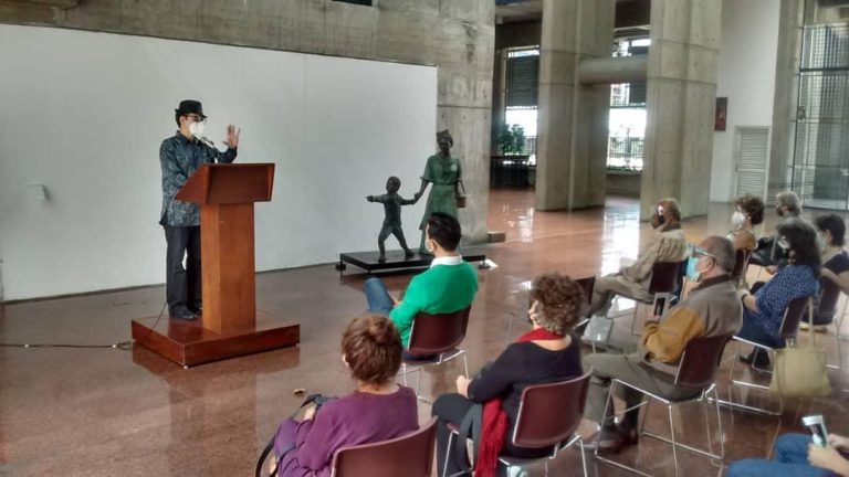 Reinaldo Bolívar en el acto Presentación de obra " Matea y Simoncito"