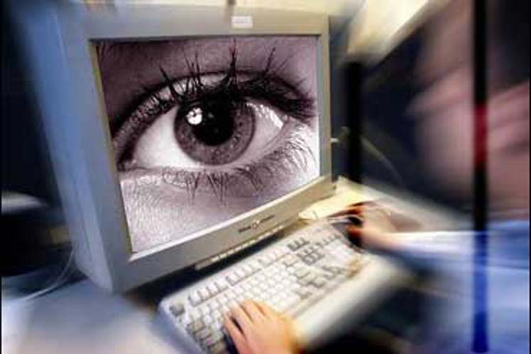 La administración Biden prevé utilizar compañías privadas para rastrear las conversaciones de los estadounidenses en línea