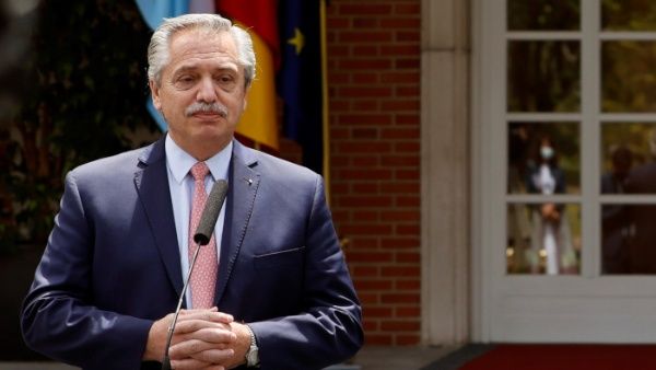 Fernández sostuvo que los problemas internos de Cuba y Venezuela los "tienen que resolver los pueblos" de esos países