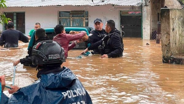 El huracán Grace también generó inundaciones en decenas de municipios mexicanos