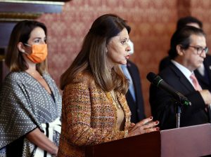 La vicepresidenta y canciller de Colombia Marta Lucia Ramírez i habla durante una rueda de prensa en Bogotá