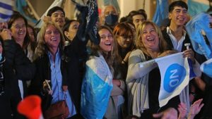 El presidente uruguayo Luis Lacalle Pou se declaró ganador de la consulta ciudadana celebrada el domingo. | Foto: EFE