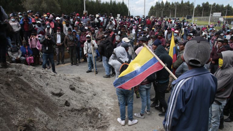 Bloqueo de carretera en Cotopaxi