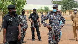 Archivo: fuerzas de seguridad patrullan la ciudad de Jangebe, estado de Zamfara, norte de Nigeria, el domingo 28 de febrero de 2021. © Ibrahim Mansur / AP