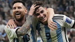 - Lionel Messi y Julián Álvarez vs. Croacia - Sputnik Mundo 1920 18.12.2022 AP Photo Martin Meissner -