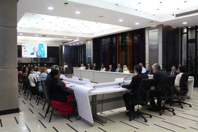 Foro en el Salón en el MPPRE Venezuela