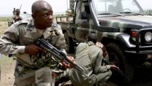 El ataque ejecutado con dos coches bomba se lanzó contra el puesto de mando de las fuerzas militares golpistas.