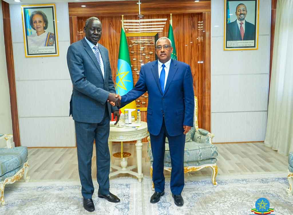 Demeke Mekonnen y Deng Alor Kuol