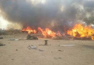 Incendios durante una operación del Ejército de Nigeria contra Boko Haram (Imagen de Archivo)