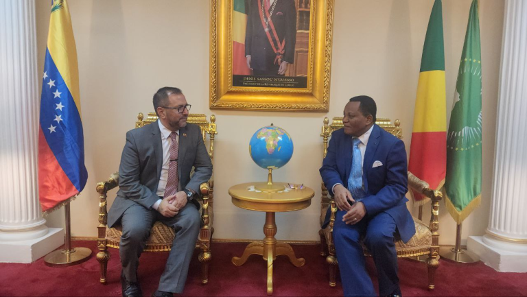 Ministro Yvan Gil y el canciller de Congo Jean-Claude Gakosso.