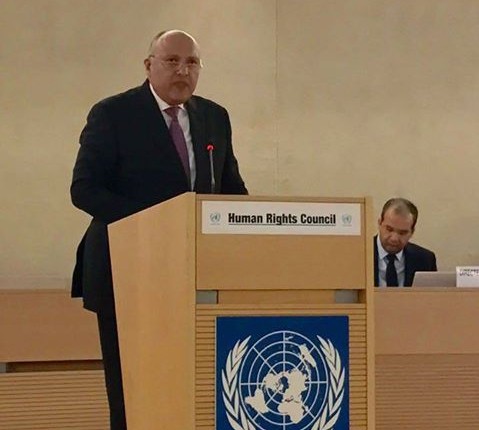 El canciller egipcio Sameh Shoukry denunciando las atrocidades ocurridas en Gaza