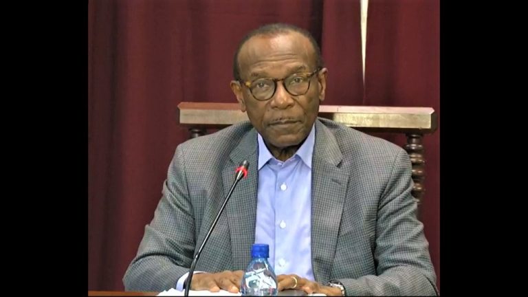 Molwyn Joseph Ministro de Salud