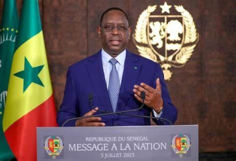 Presidente de Senegal Macky Sall llama a la calma a la nacion y propone fecha de elecciones