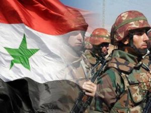 Bandera Siria junto a militares sirios