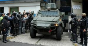 Traslado del político ecuatoriano Jorge Glas, detenido en la embajada de México en Quito