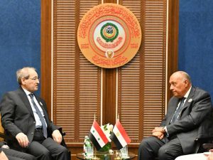 Canciller sirio, Faisal Al Mekdad, junto al Canciller egipcio, Sameh Shoukri