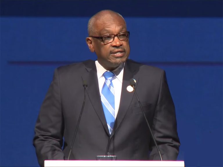 Ex primer Ministro Hubert Minnis