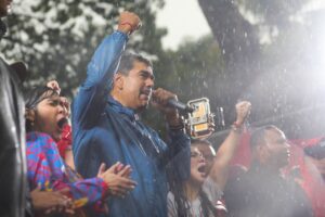 Maduro rompe relaciones con WhatsApp y llama a juventud a perseverar por la paz