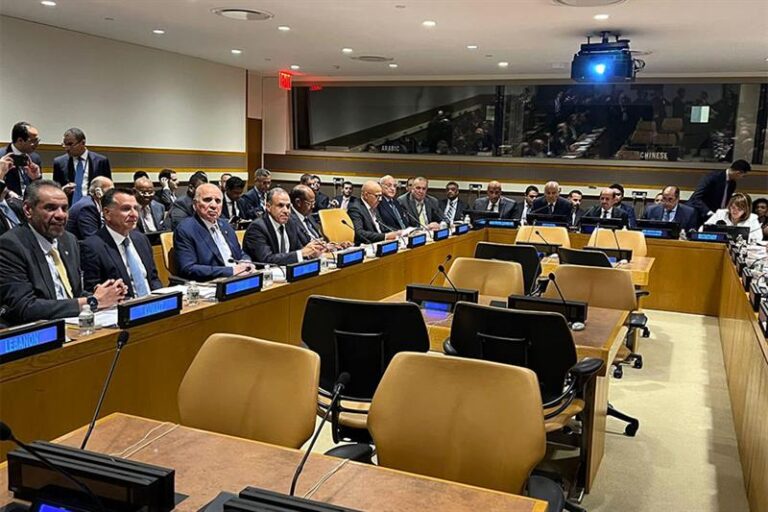 El ministro de Asuntos Exteriores de Egipto Badr Abdelatty participa en la Reunión Consultiva Ministerial Árabe al margen del 79º período de sesiones de la Asamblea General de las Naciones Unidas AGNU en Nueva York