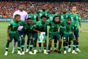 Los jugadores de Nigeria posan para una foto grupal del equipo. FOTO: REUTERS / Luc Gnago