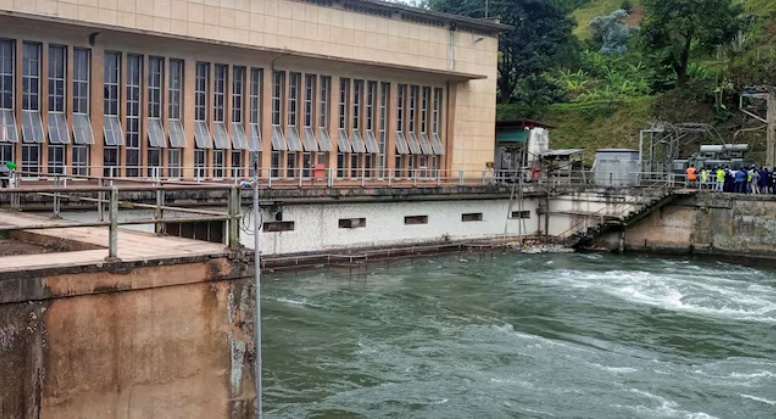 Una vista muestra el agua recolectada en la presa dentro de la planta hidroeléctrica Ruzizi I en Bukavu, este de la República Democrática del Congo | Foto: REUTERS/Crispin Kyalangalilwa