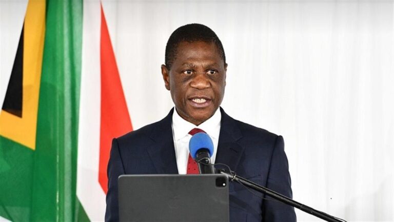 Shipokosa Paulus Mashatile vicepresidente de Sudáfrica