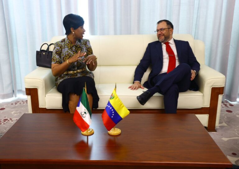 Viceministra de Asuntos Exteriores María Ángeles Miaga y el Ministro del Poder Popular para Relaciones Exteriores Yván Gil