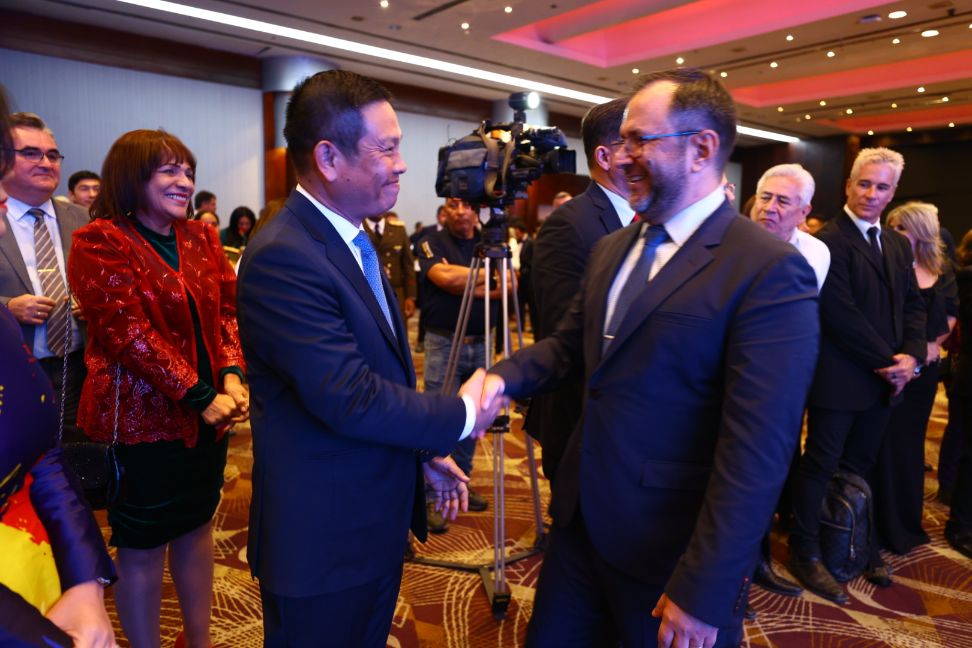 El canciller Yván Gil y el embajador de Vietnam acreditado en Venezuela, Vu Trung My